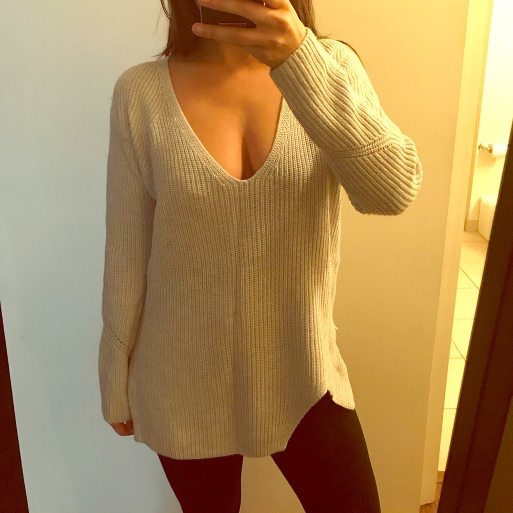 Sexy Cabi v-neck sweater NWOT